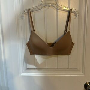 Like new nude color Sophie b padded bra no underwire and super comfortable 36C